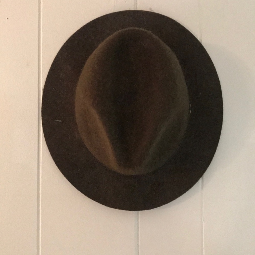 Round brim wool hat